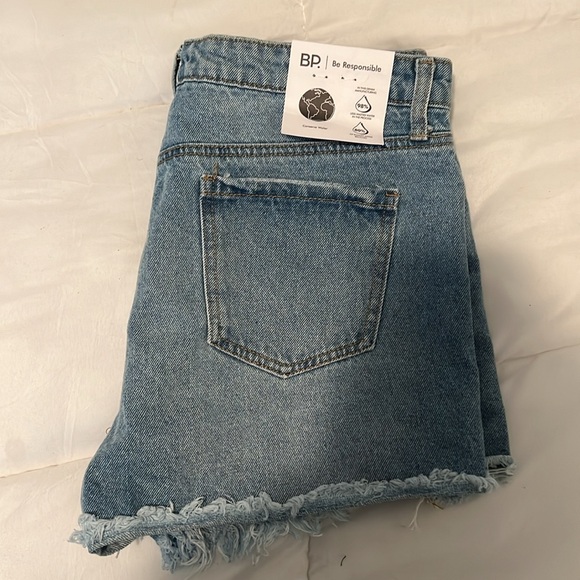 NNW- BP- women’s - high rise denim short- size 31 - Picture 2 of 8